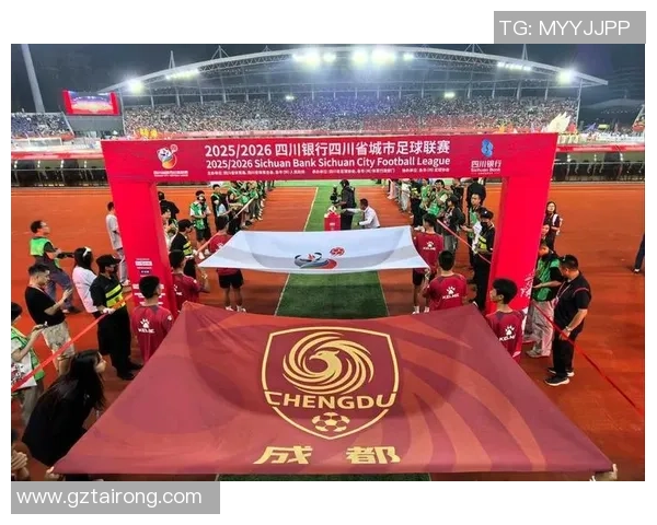 赛后分析广州足球队与成都足球队的团队配合与战术执行情况